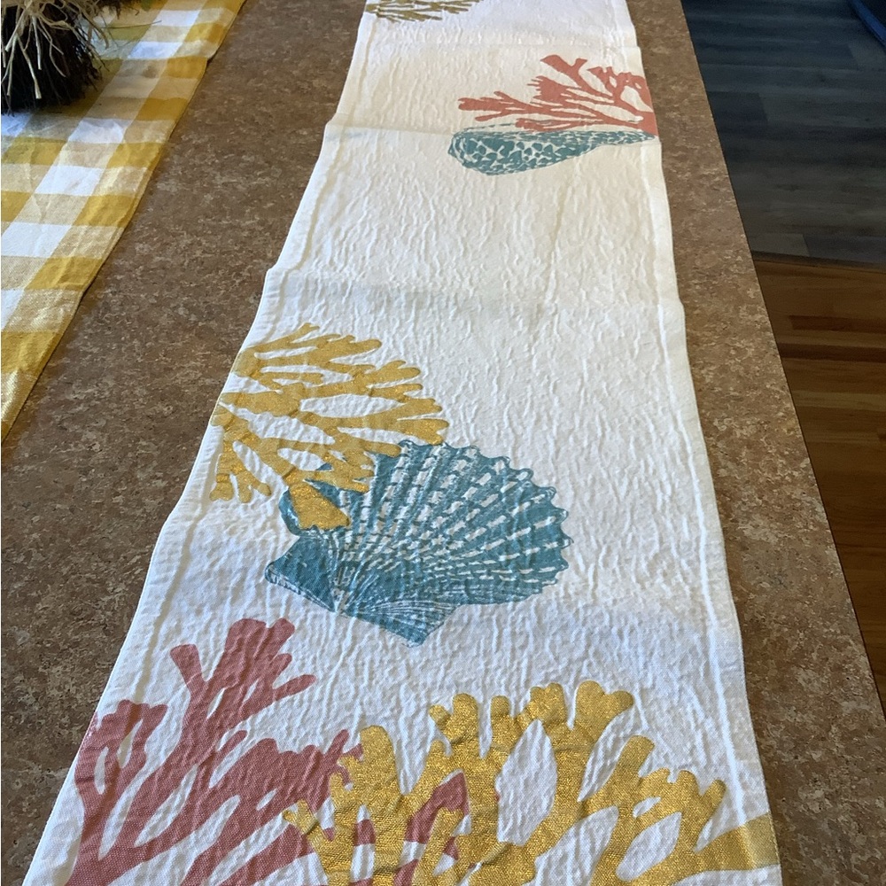 4 PC SHELL/BEACH SENCE TABLE RUNNERS